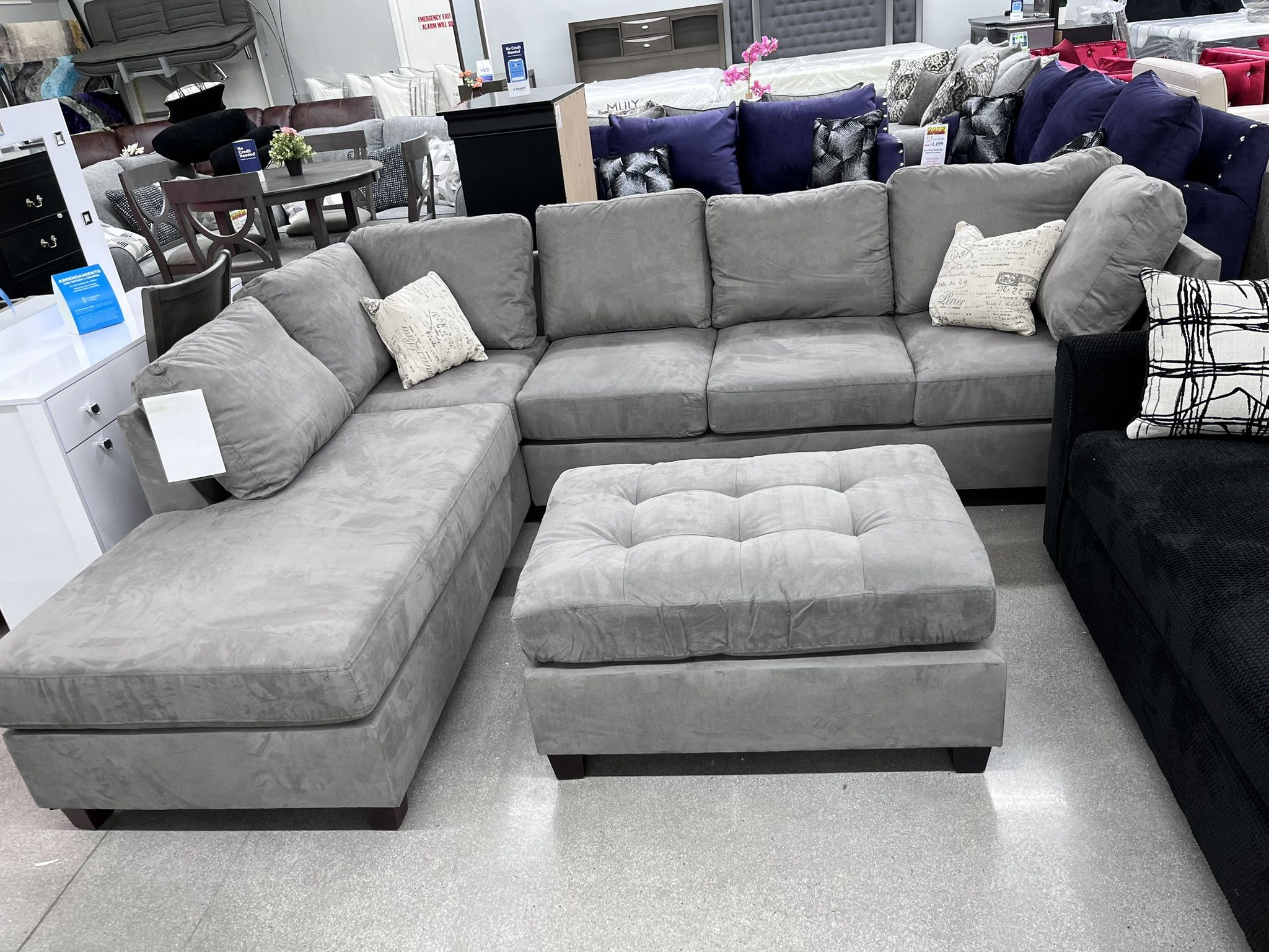 Sectional With Ottoman đź©¶ Grey Color