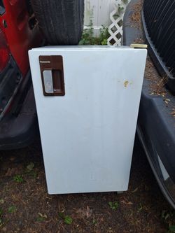 The small apartment size refrigerator