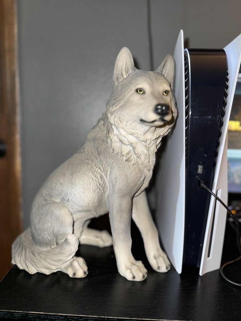 Wolf Statue Figure 