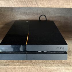 PlayStation 4 With Games And 2 Controls 