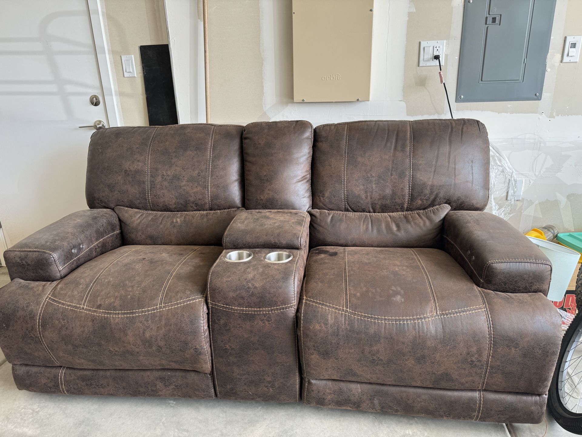 Reclining Couch 