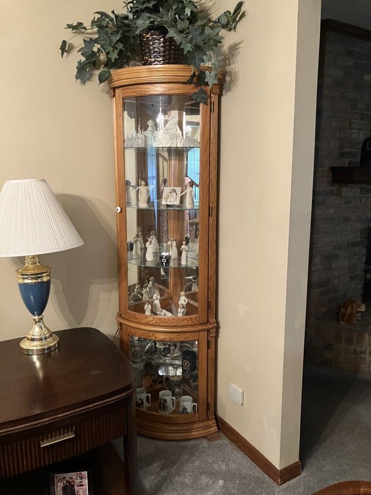 Pair of Lighted Corner Curios (2)