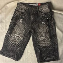 Lion, dynasty, black jeans, shorts