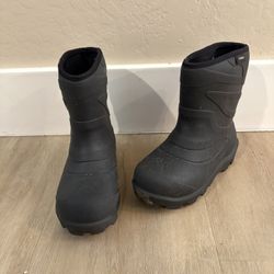 Kids Size 2 Snow Boot