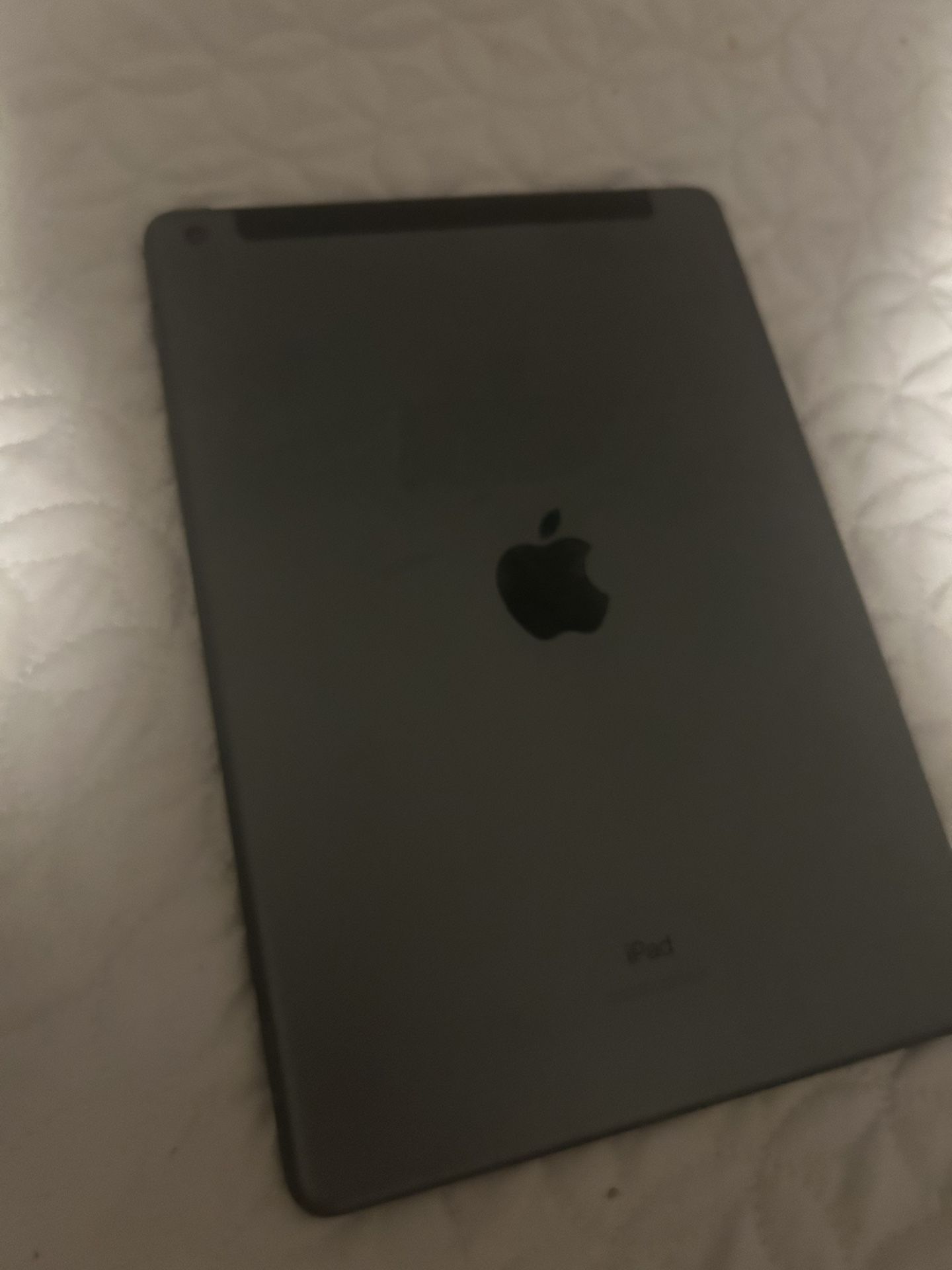 2019 ipad 32 GB Wi-fi + cellular