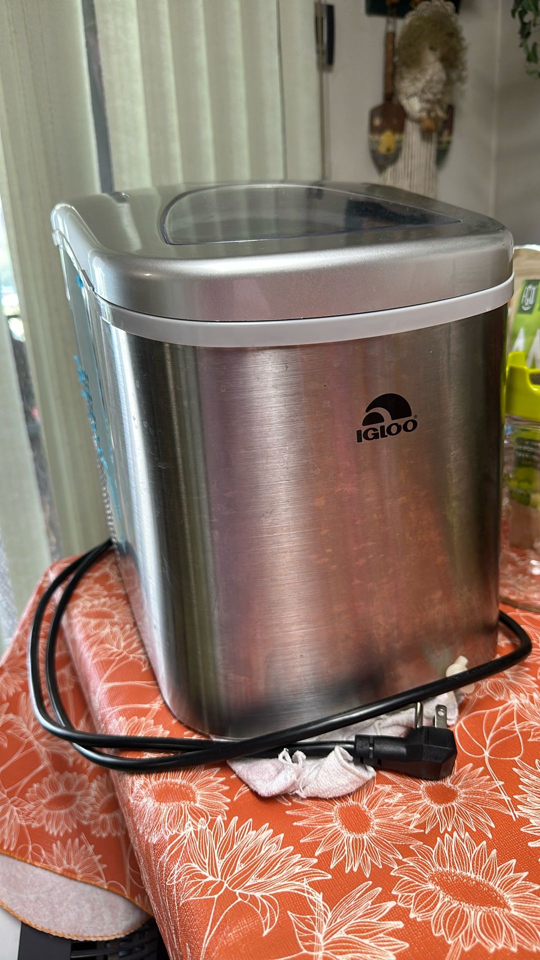 Free Igloo Ice Maker Read details-pending Pickup
