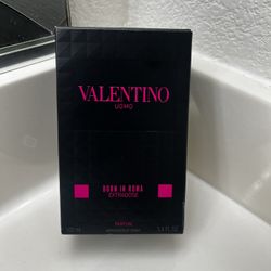 Valentino Born In Roma Perfume