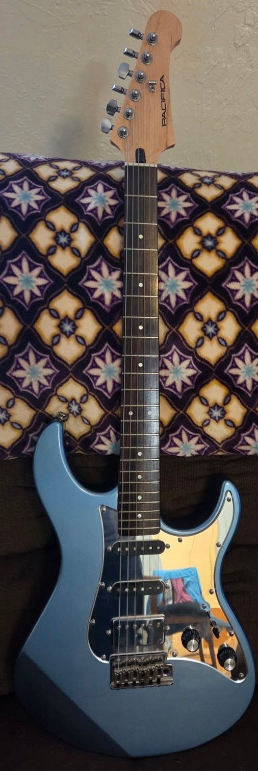 Yamaha, Pacifica In Lake Placid Blue And Black Star guitar Amp