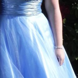 Incredible David’s Bridal Formal Prom  Quinceanera Dress Orig $450 Plus Tax..