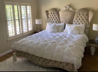 KING SIZE Ornate Tufted Velvet Wingback Bed Frame MUST SELL