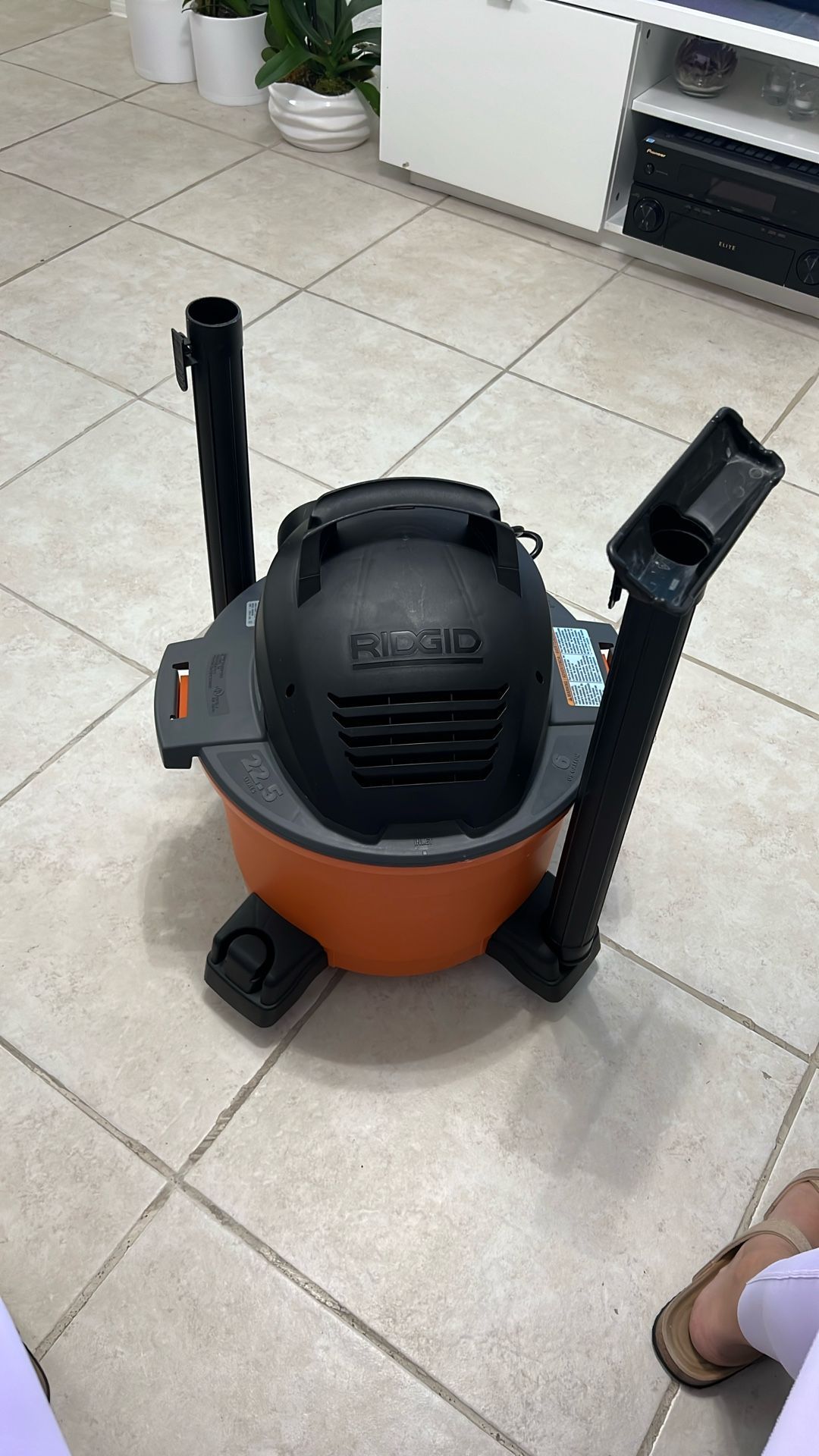 RIDGID 6-Gallon Wet/Dry Vac WD06700 – Excellent Condition, Used Once