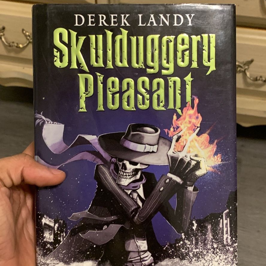 Skulduggery pleasant Book