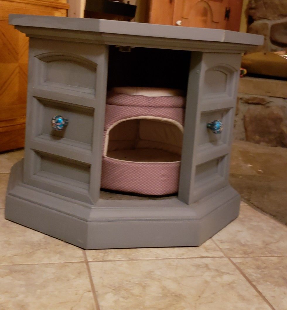 Dog /cat house