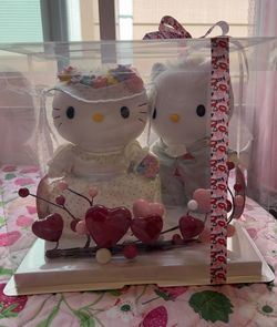 Hello Kitty And Daniel Valentine Arrangement