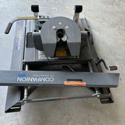 2022 B&W Companion 5th Wheel Slider