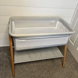 Like New Bassinet For Sale