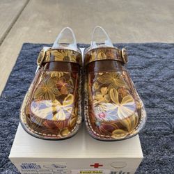 Alegria Wine And Flowers Clog