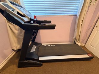 Sole treadmill