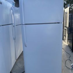 Frigidaire beautiful white refrigerator looks like new  everything works perfectly first come first served 