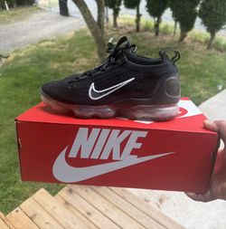 Vapor Max Women’s Size 9 