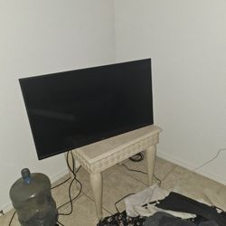 Vizio Flat Screen TV. Works Perfectly Hardly Ever Used Comes With Netflix And All Other Channels 