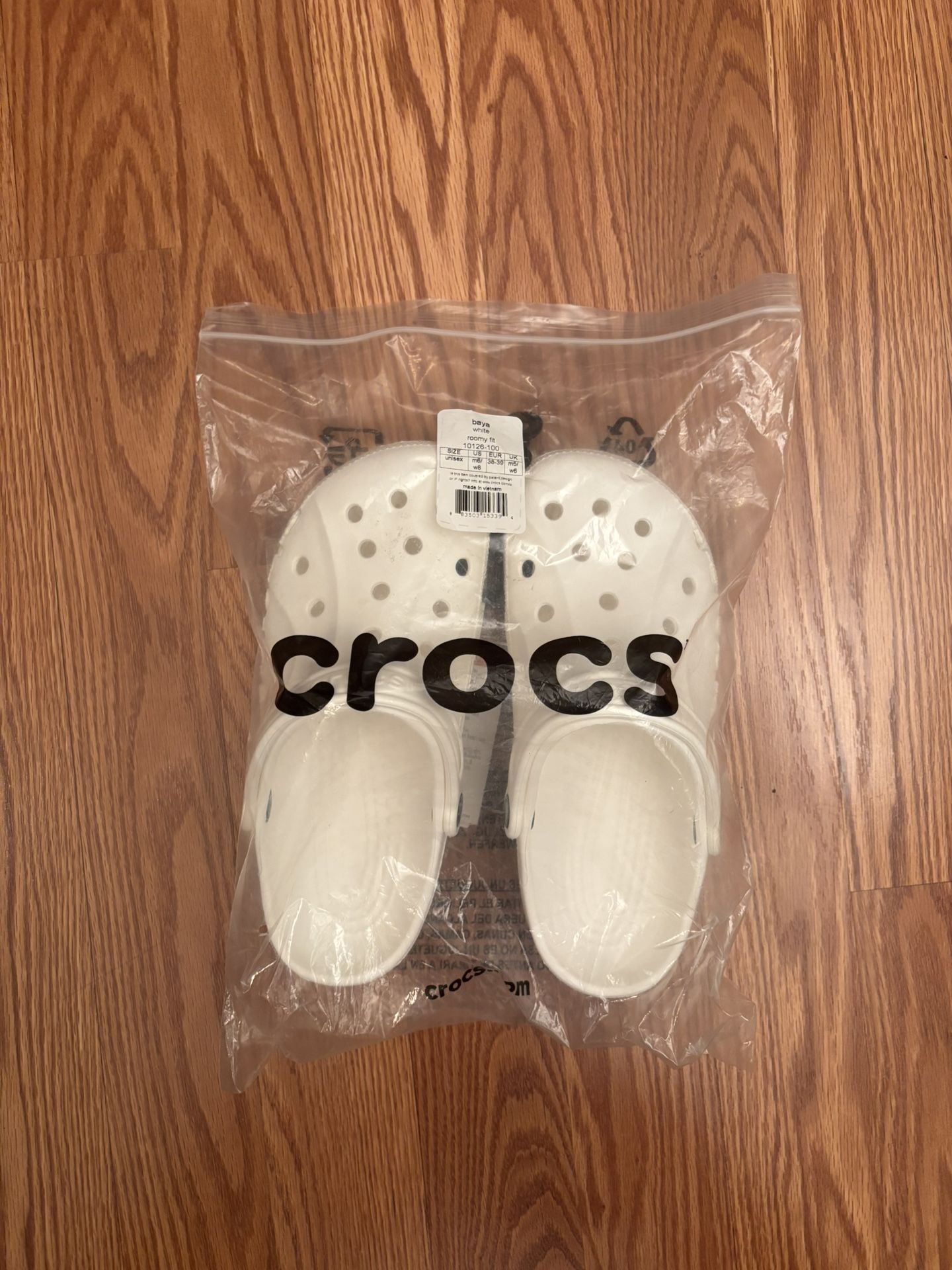 Brand new white crocs Men’s 6 woman’s 8