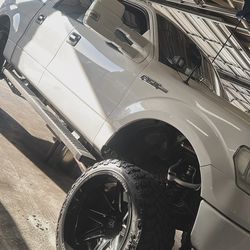 BRAND NEW TIRES/Lift kits MARCH MADNESS PROMOS