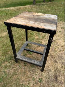 Very Heavy Metal Shop Stand