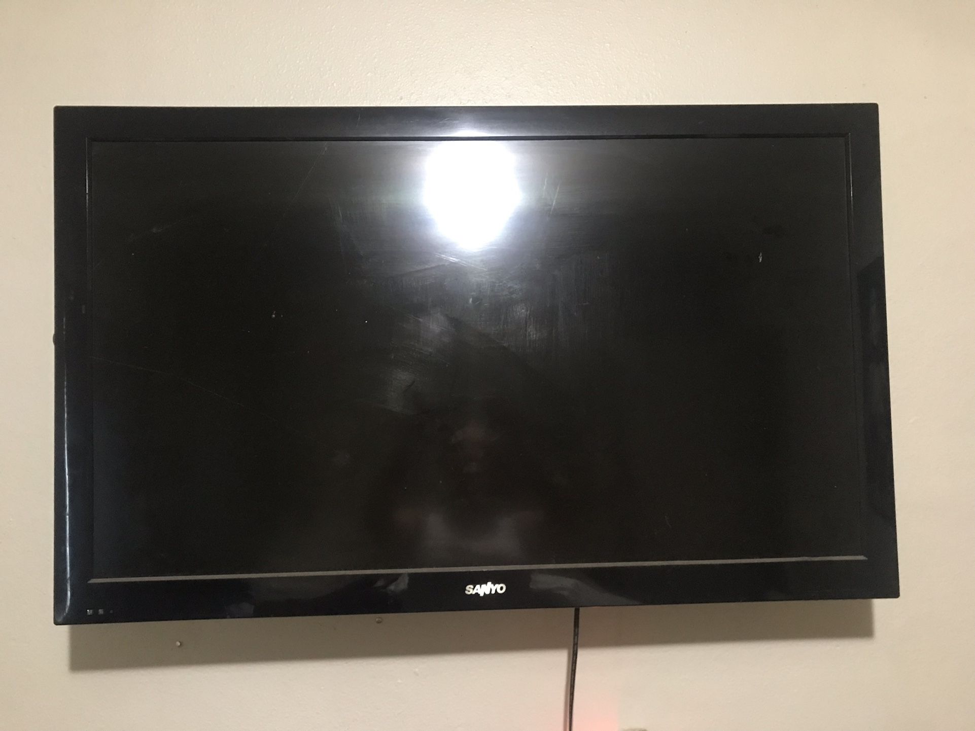 46in Sanyo flat screen t.v W/ Wall MountWall Mount