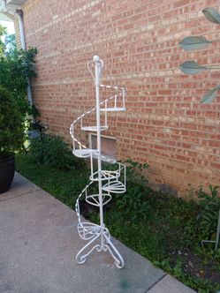 61"  7 Step White Spiral Staircase Plant Stand