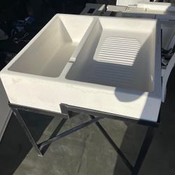 Lavaderos Nuevos Blancos Con Base/New Laundry Sinks With Metal Stand 