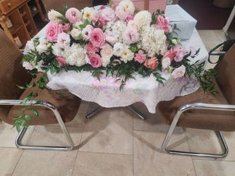 Beautiful Head table fresh flower arrangement