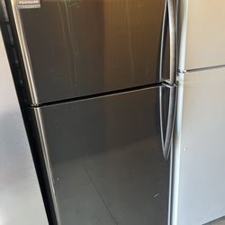 🍝 FRIGIDAIRE GALLERY REFRIGERATOR FRIDGE (FREE DELIVERY/ WARRANTY )
