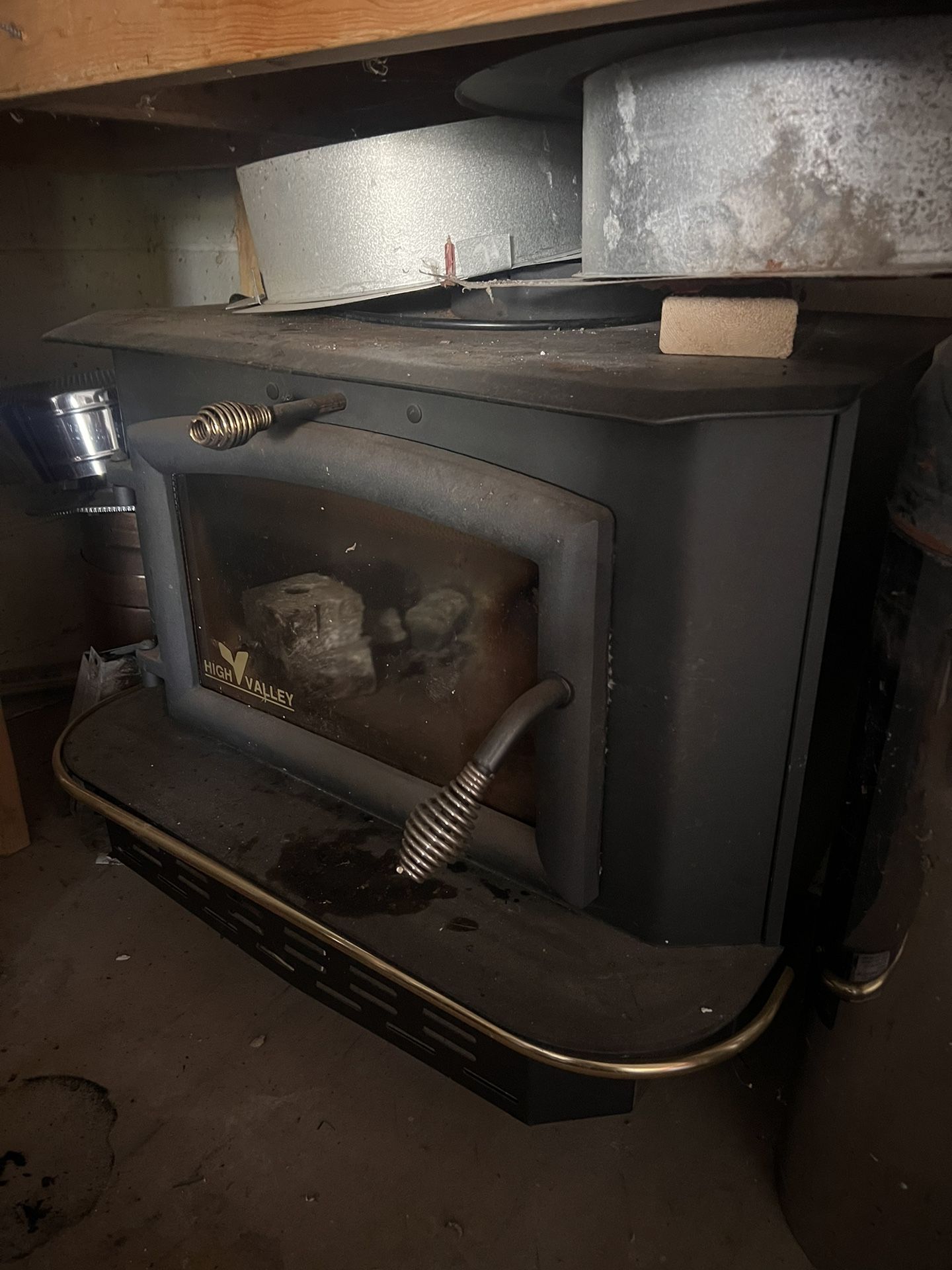 Wood Burning Stove & Full Chimney