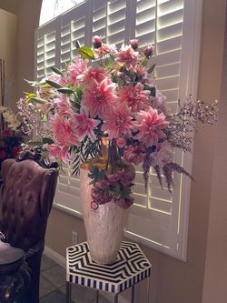 New! Floral Arrangement for Decoration