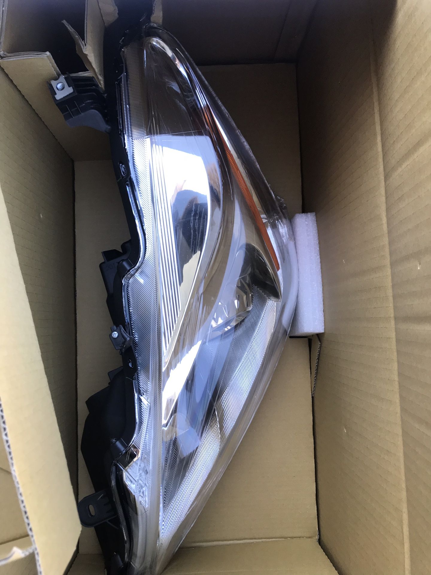 BRAND NEW NISSAN ALTIMA FRONT HALOGEN HEADLIGHTS