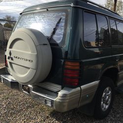 Mitsubishi Montero 