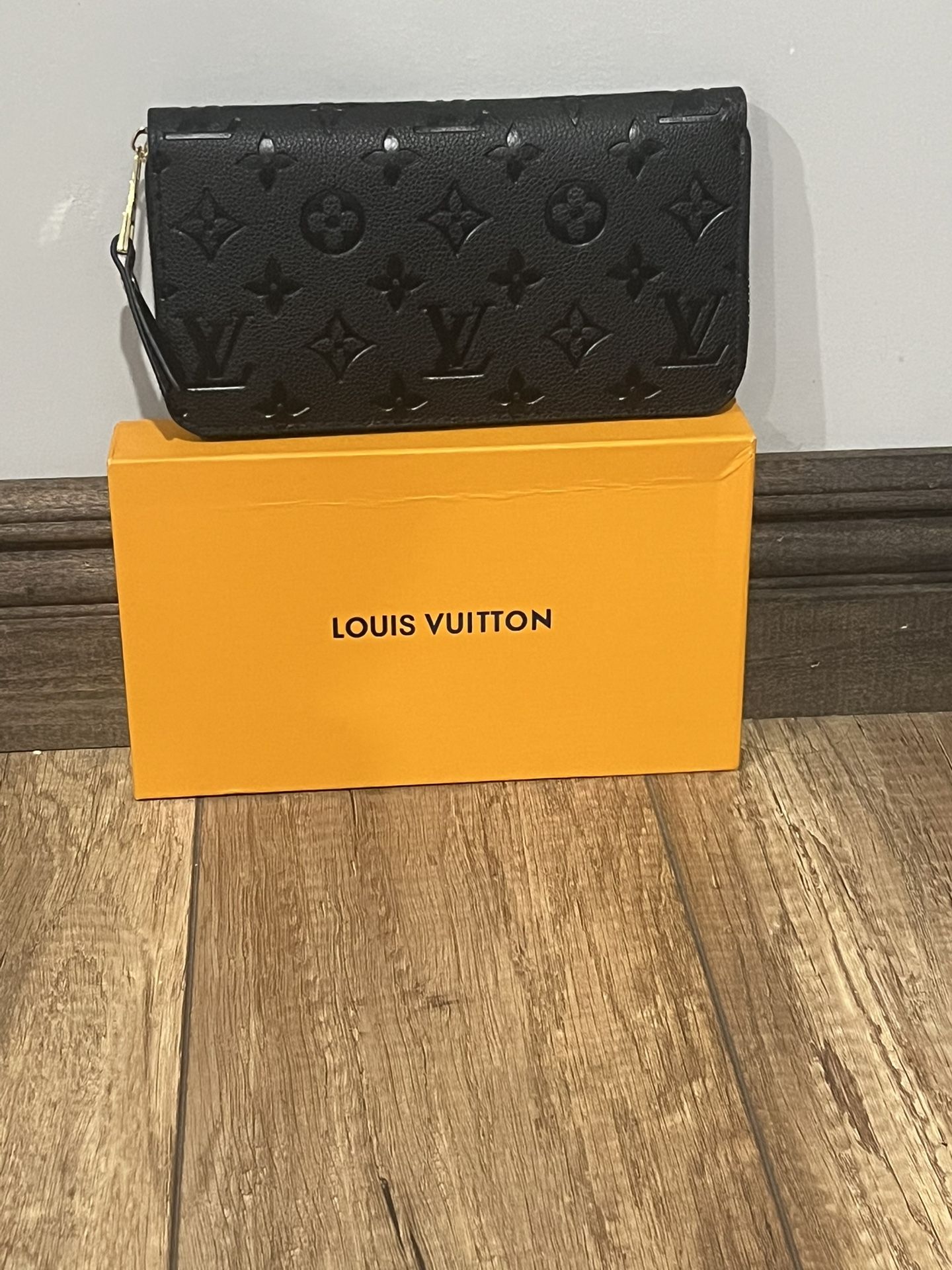 Louis Vuitton LV Black Zipper Wallet