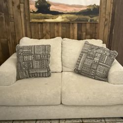 Love Seat And Throw Pillows