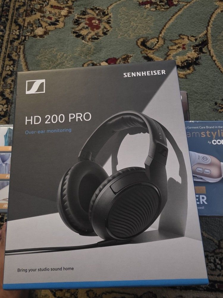 SENNHEISER BRAND NEW HD 200 PRO
