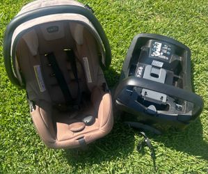 Baby car seat with base
