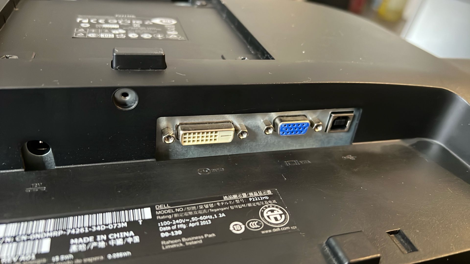 Dell P2212HB Monitor with adjustable stand full HD