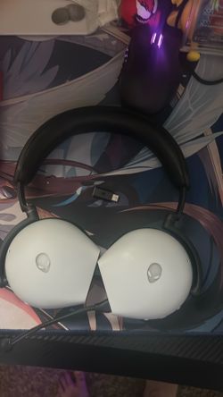 Alienware wireless headset with detachable mic