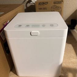 Countertop kitchen composter - NEW IN BOX - $50