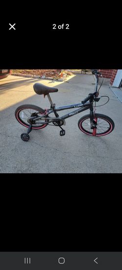Boys bike Barely Used good condition needs seat tighten up air in tires Grand Prairie 75052