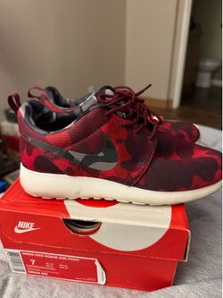 7.5 Nike camo roshes
