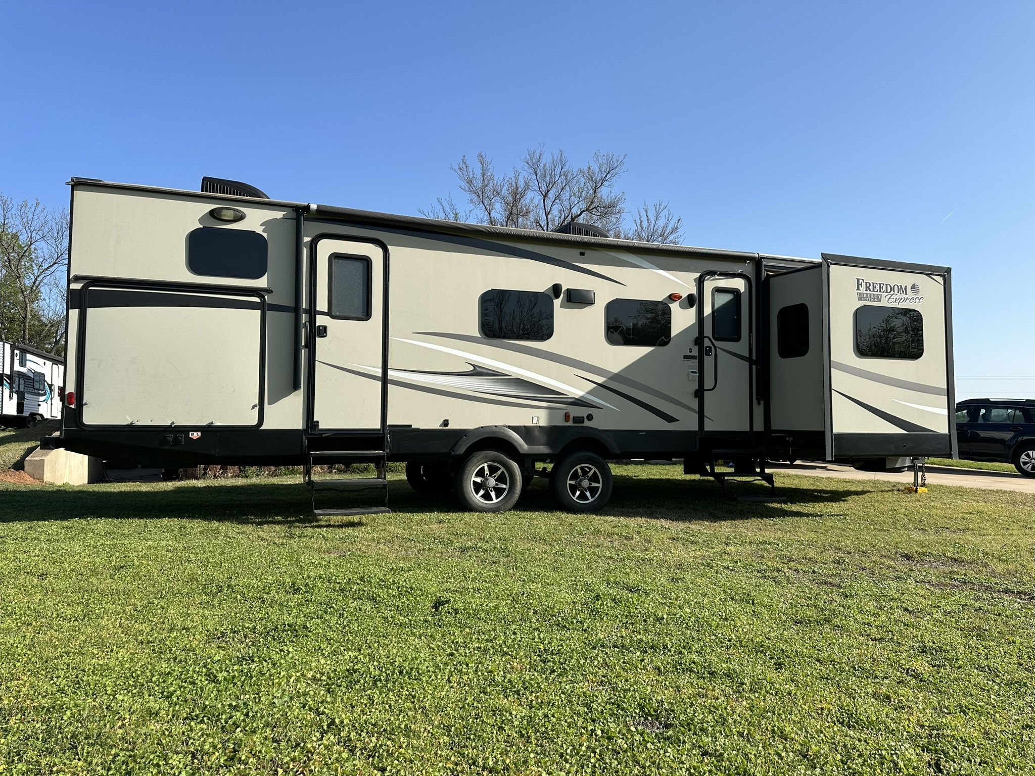 2017 Coachmen Freedom Express Liberty Ed 321FEDSLE