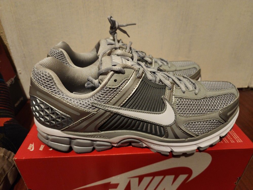Nike Zoom Vomero 5 (Wolf Grey/White) - Size 12.5