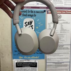 Sony xm5 headphones 