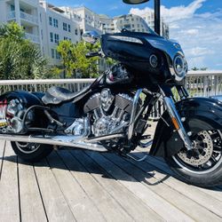 2016 Indian Chieftain Custom Paint Dining ** Yes Financing **